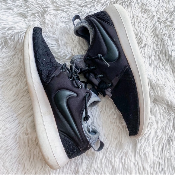 Nike Shoes - NIKE • Black + Grey Sneakers • Sz 7